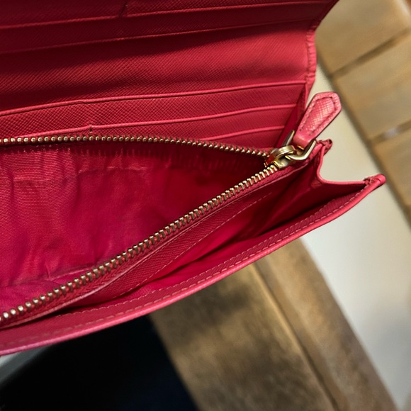 Prada long wallet in peony pink quilted leather. - Picture 13 of 16